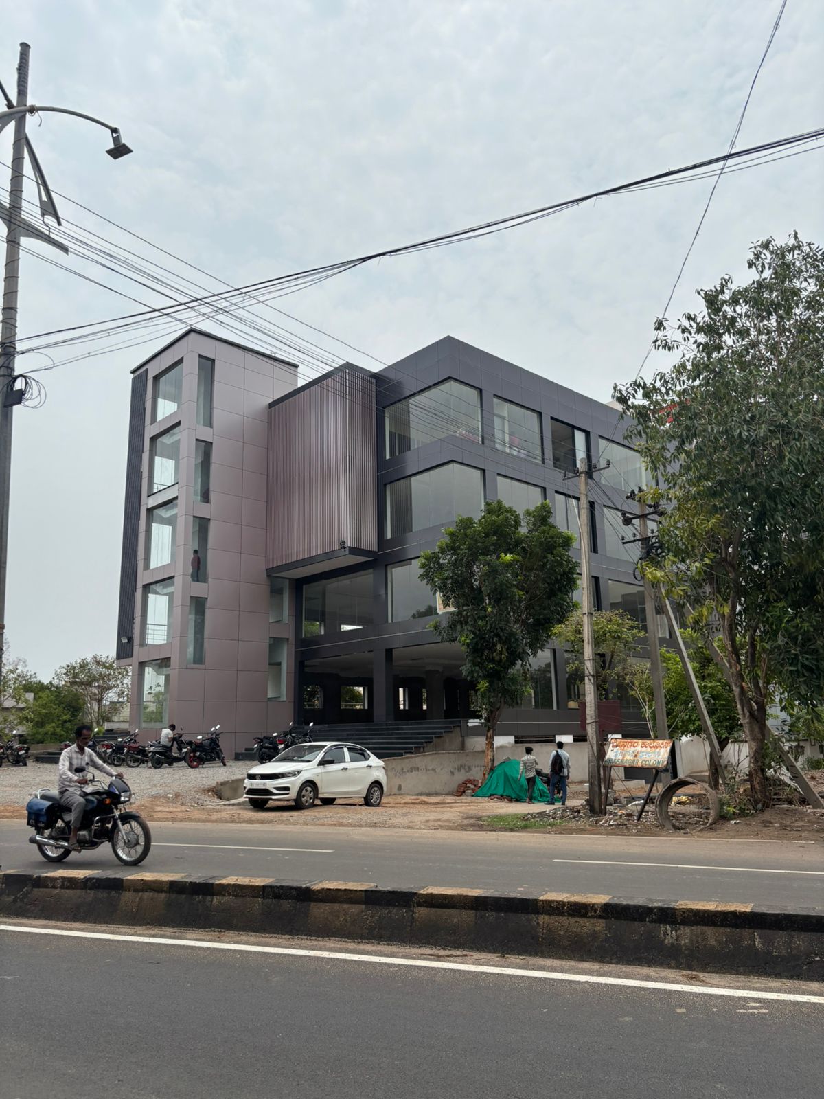 Mega Meadows commercial building — view 16