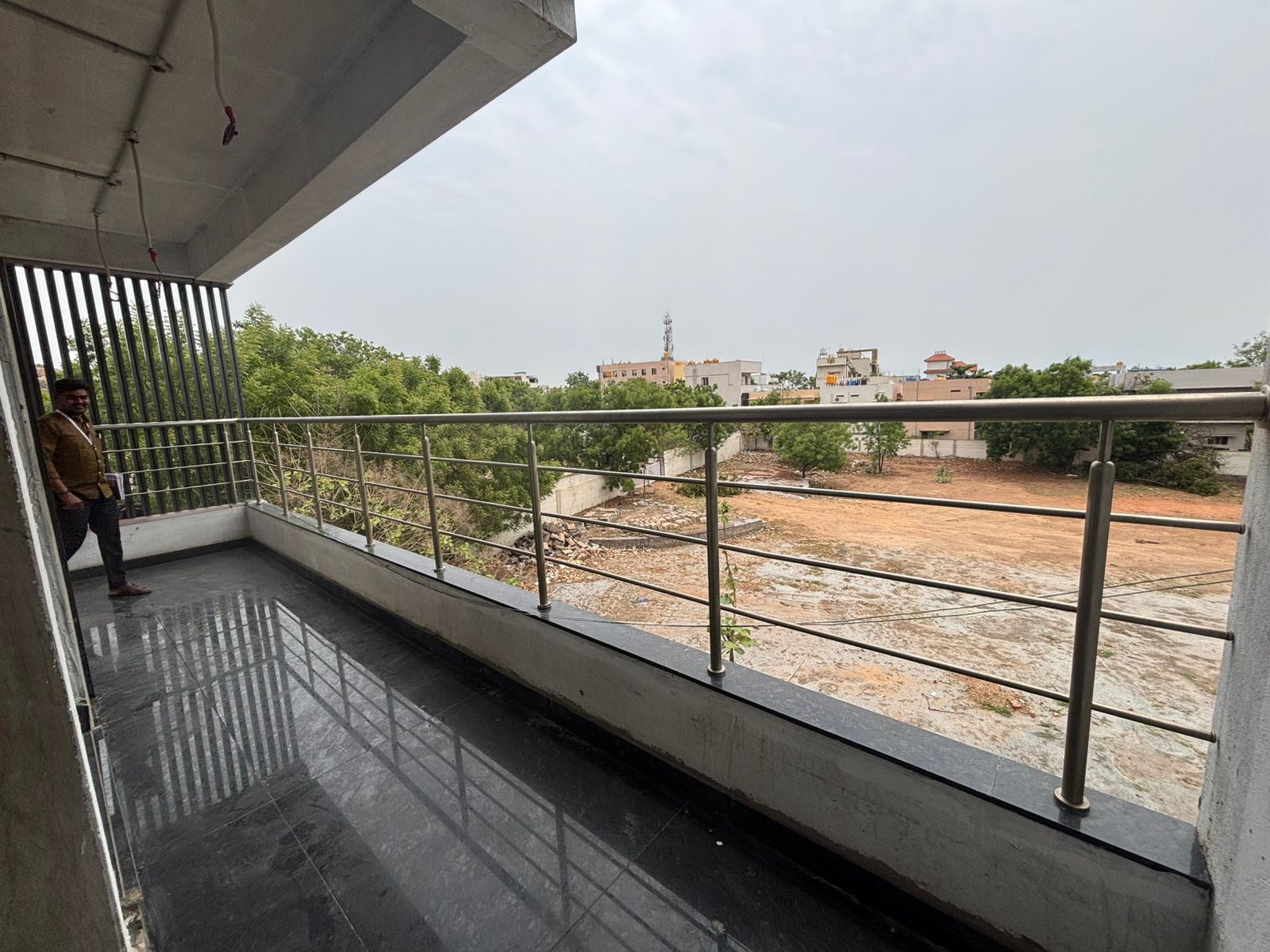 Mega Meadows commercial building — view 4